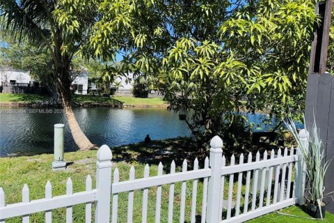 Touwnhouse à louer à Miami, Floride: 3 chambres, 128.02 m2 № 2065624 - photo 9