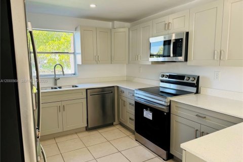 Touwnhouse à louer à Miami, Floride: 3 chambres, 128.02 m2 № 2065624 - photo 13