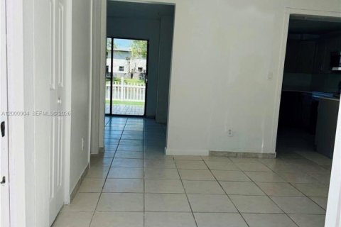 Touwnhouse à louer à Miami, Floride: 3 chambres, 128.02 m2 № 2065624 - photo 3