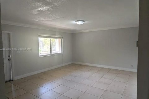 Apartamento en alquiler en Hollywood, Florida, 2 dormitorios, 101.45 m2 № 1951773 - foto 2