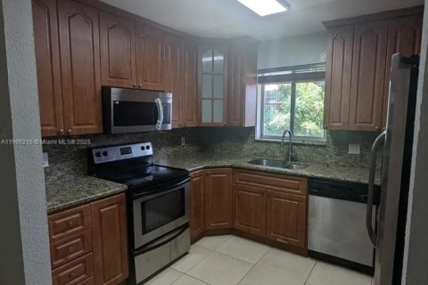 Apartamento en alquiler en Hollywood, Florida, 2 dormitorios, 101.45 m2 № 1951773 - foto 5