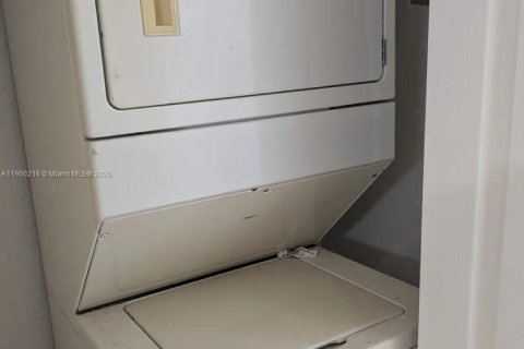 Apartamento en alquiler en Hollywood, Florida, 2 dormitorios, 101.45 m2 № 1951773 - foto 8