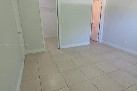 Apartamento en alquiler en Hollywood, Florida, 2 dormitorios, 101.45 m2 № 1951773 - foto 9