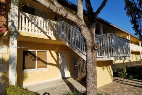 Apartamento en alquiler en Hollywood, Florida, 2 dormitorios, 101.45 m2 № 1951773 - foto 1