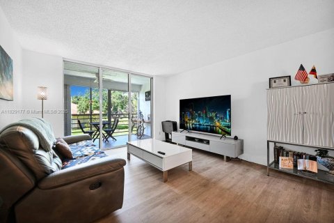 Condominio en venta en Lauderdale Lakes, Florida, 2 dormitorios, 89.19 m2 № 1807921 - foto 12
