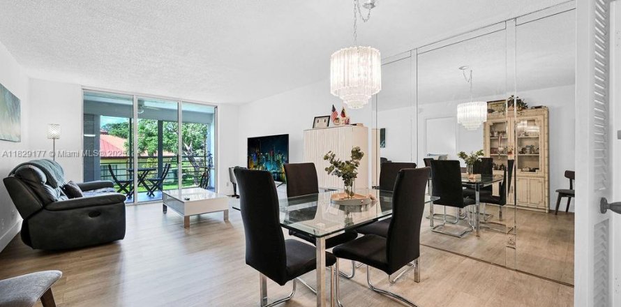 Condominio en Lauderdale Lakes, Florida, 2 dormitorios  № 1807921