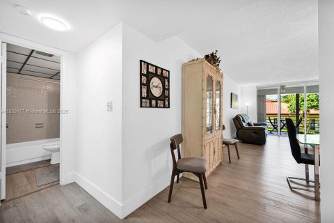 Condominio en venta en Lauderdale Lakes, Florida, 2 dormitorios, 89.19 m2 № 1807921 - foto 11