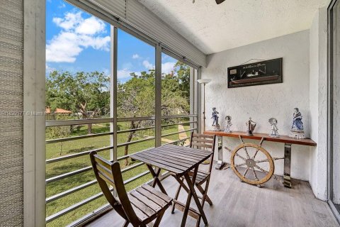 Condominio en venta en Lauderdale Lakes, Florida, 2 dormitorios, 89.19 m2 № 1807921 - foto 2
