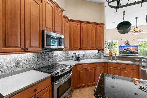 House in Oviedo, Florida 4 bedrooms, 237.74 sq.m. № 1826529 - photo 2