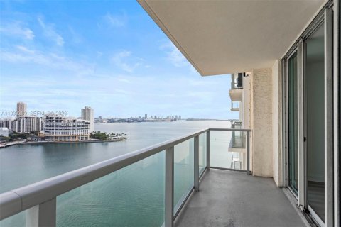 Condo in Miami, Florida, 1 bedroom  № 1997260 - photo 2