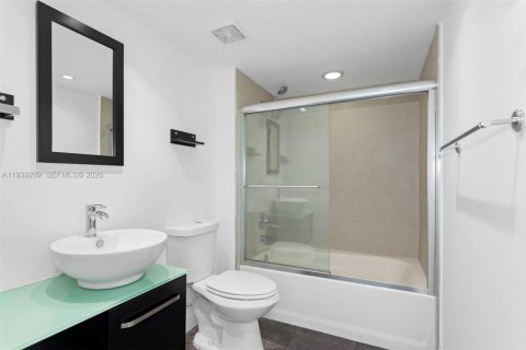 Condo in Miami, Florida, 1 bedroom  № 1997260 - photo 14