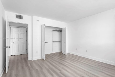 Condo in Miami, Florida, 1 bedroom  № 1997260 - photo 18