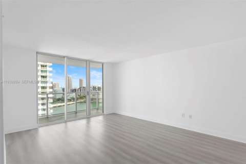 Condo in Miami, Florida, 1 bedroom  № 1997260 - photo 8