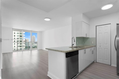 Condo in Miami, Florida, 1 bedroom  № 1997260 - photo 9