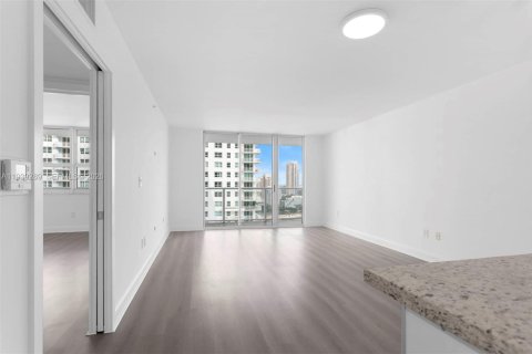 Condo in Miami, Florida, 1 bedroom  № 1997260 - photo 10