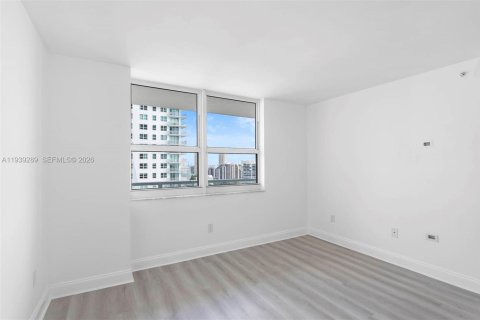 Condo in Miami, Florida, 1 bedroom  № 1997260 - photo 17