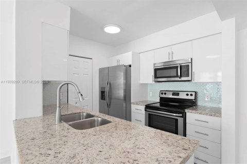 Condo in Miami, Florida, 1 bedroom  № 1997260 - photo 6