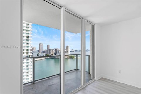 Condo in Miami, Florida, 1 bedroom  № 1997260 - photo 13