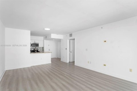 Condo in Miami, Florida, 1 bedroom  № 1997260 - photo 11