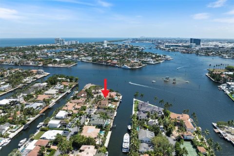 House in Fort Lauderdale, Florida 5 bedrooms, 394.37 sq.m. № 2146297 - photo 23