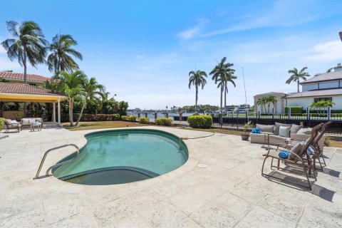 House in Fort Lauderdale, Florida 5 bedrooms, 394.37 sq.m. № 2146297 - photo 19