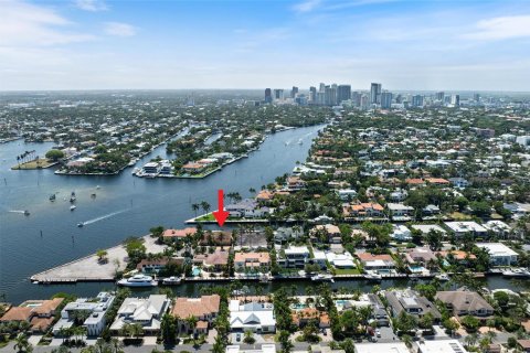 House in Fort Lauderdale, Florida 5 bedrooms, 394.37 sq.m. № 2146297 - photo 21