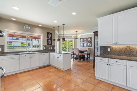 House in Fort Lauderdale, Florida 5 bedrooms, 394.37 sq.m. № 2146297 - photo 5