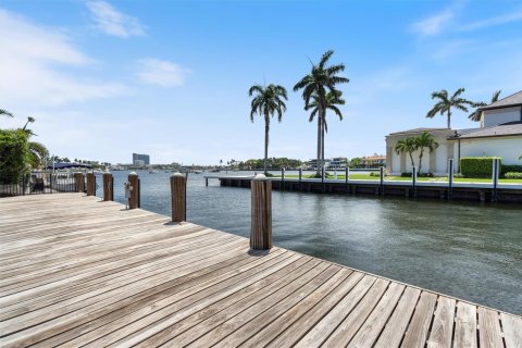 House in Fort Lauderdale, Florida 5 bedrooms, 394.37 sq.m. № 2146297 - photo 20