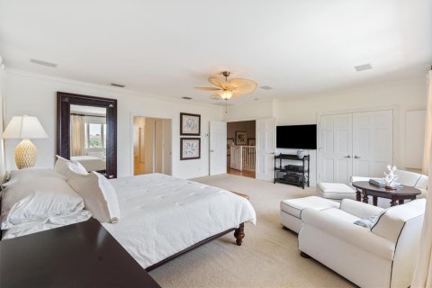 House in Fort Lauderdale, Florida 5 bedrooms, 394.37 sq.m. № 2146297 - photo 11