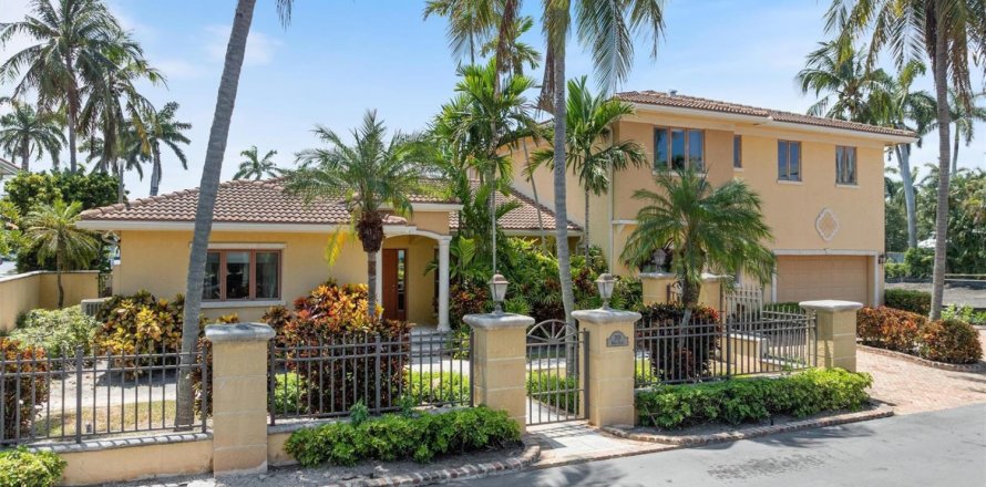 House in Fort Lauderdale, Florida 5 bedrooms, 394.37 sq.m. № 2146297