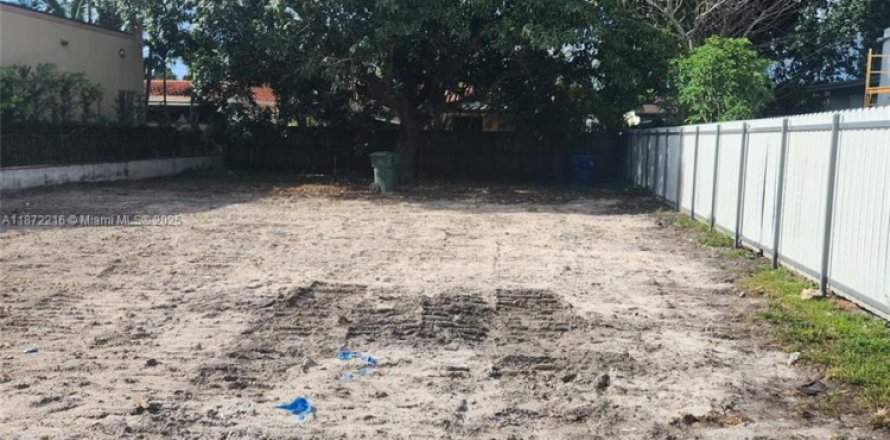 Terreno en Miami, Florida № 1921527