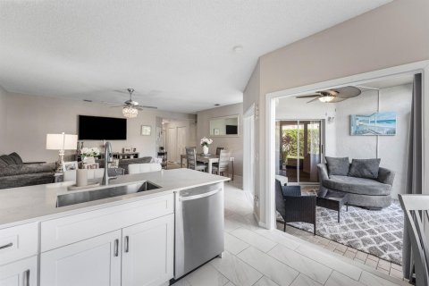 Copropriété à vendre à Boca Raton, Floride: 2 chambres, 101.26 m2 № 2374275 - photo 11