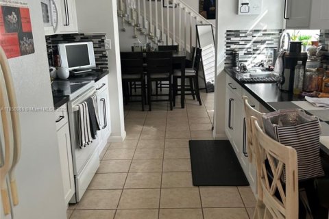 Townhouse in Miramar, Florida 3 bedrooms, 147.34 sq.m. № 1855249 - photo 24
