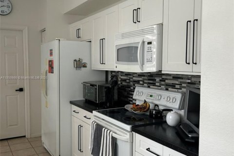 Townhouse in Miramar, Florida 3 bedrooms, 147.34 sq.m. № 1855249 - photo 25