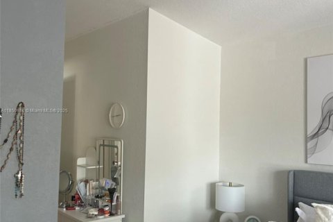 Townhouse in Miramar, Florida 3 bedrooms, 147.34 sq.m. № 1855249 - photo 7