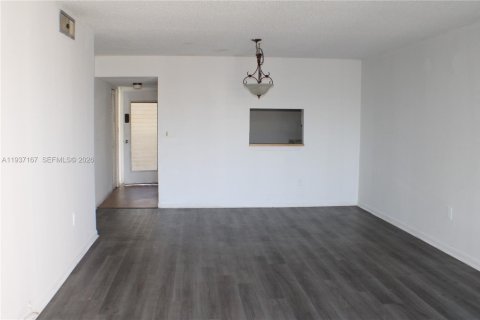 Condominio en alquiler en North Lauderdale, Florida, 2 dormitorios, 92.9 m2 № 1995295 - foto 8