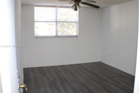 Condominio en alquiler en North Lauderdale, Florida, 2 dormitorios, 92.9 m2 № 1995295 - foto 12