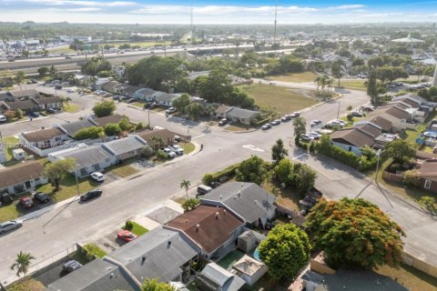 Adosado en venta en Miami, Florida, 3 dormitorios, 87.79 m2 № 2263645 - foto 13