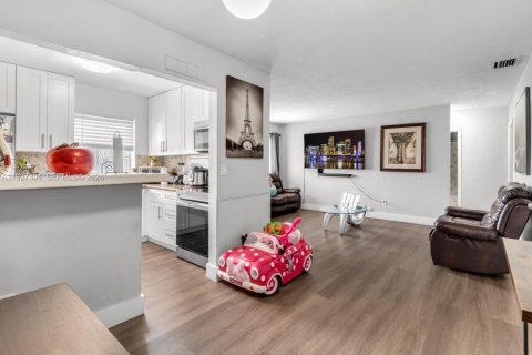 Adosado en venta en Miami, Florida, 3 dormitorios, 87.79 m2 № 2263645 - foto 5