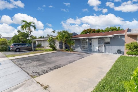 Adosado en venta en Miami, Florida, 3 dormitorios, 87.79 m2 № 2263645 - foto 17