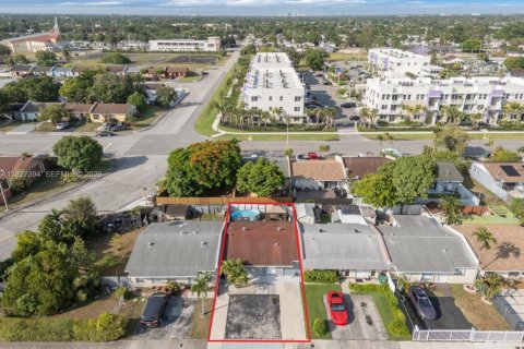 Adosado en venta en Miami, Florida, 3 dormitorios, 87.79 m2 № 2263645 - foto 19