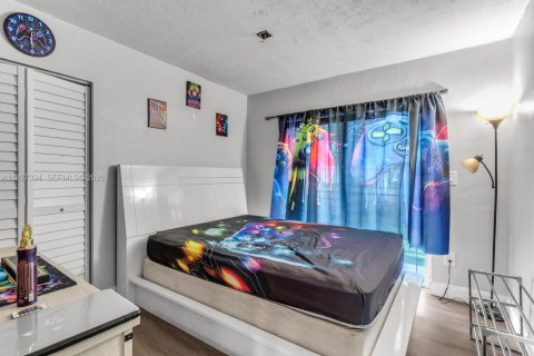 Adosado en venta en Miami, Florida, 3 dormitorios, 87.79 m2 № 2263645 - foto 25