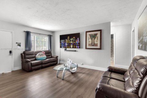 Adosado en venta en Miami, Florida, 3 dormitorios, 87.79 m2 № 2263645 - foto 8