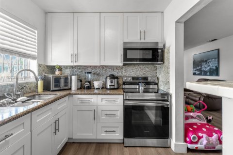 Touwnhouse à Miami, Floride 3 chambres, 87.79 m2 № 2263645