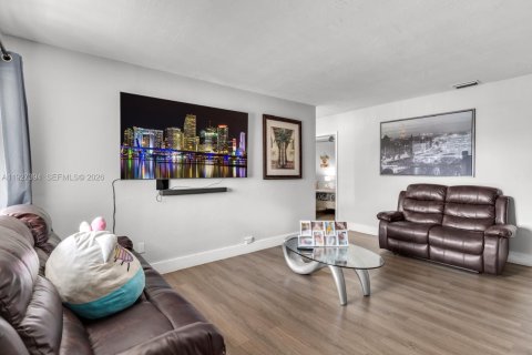 Adosado en venta en Miami, Florida, 3 dormitorios, 87.79 m2 № 2263645 - foto 6