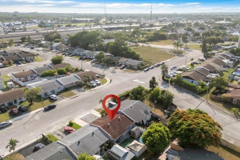 Adosado en venta en Miami, Florida, 3 dormitorios, 87.79 m2 № 2263645 - foto 14