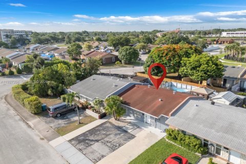 Adosado en venta en Miami, Florida, 3 dormitorios, 87.79 m2 № 2263645 - foto 15