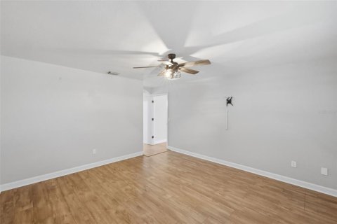 House in Gibsonton, Florida 3 bedrooms, 148.64 sq.m. № 2429514 - photo 18