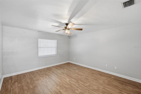 House in Gibsonton, Florida 3 bedrooms, 148.64 sq.m. № 2429514 - photo 16