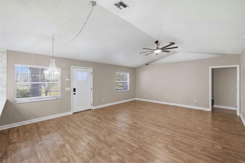 House in Gibsonton, Florida 3 bedrooms, 148.64 sq.m. № 2429514 - photo 10